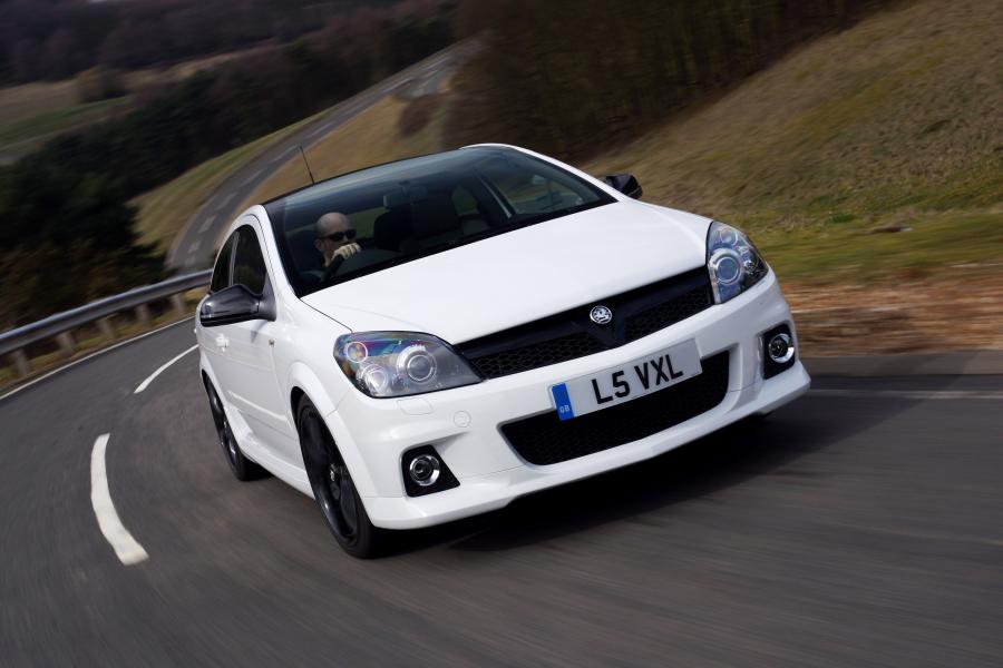  Vauxhall Astra VXR Arctic Edition 2010 года  (фото 5 из 15)